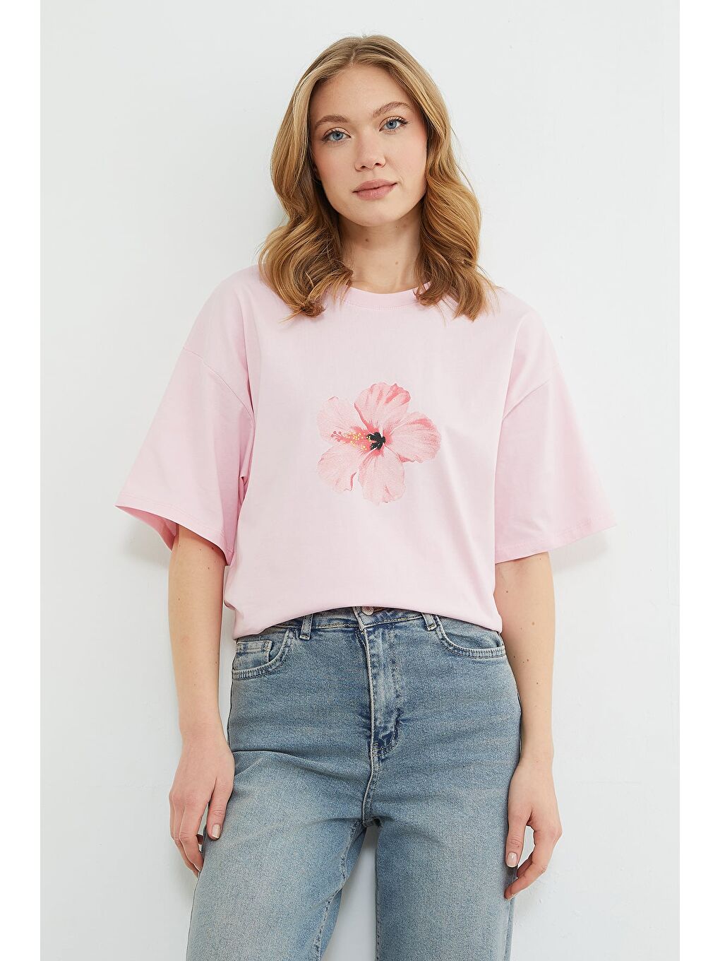 Pembe Hibiscus Çiçeği Baskılı Oversize Tişört-3