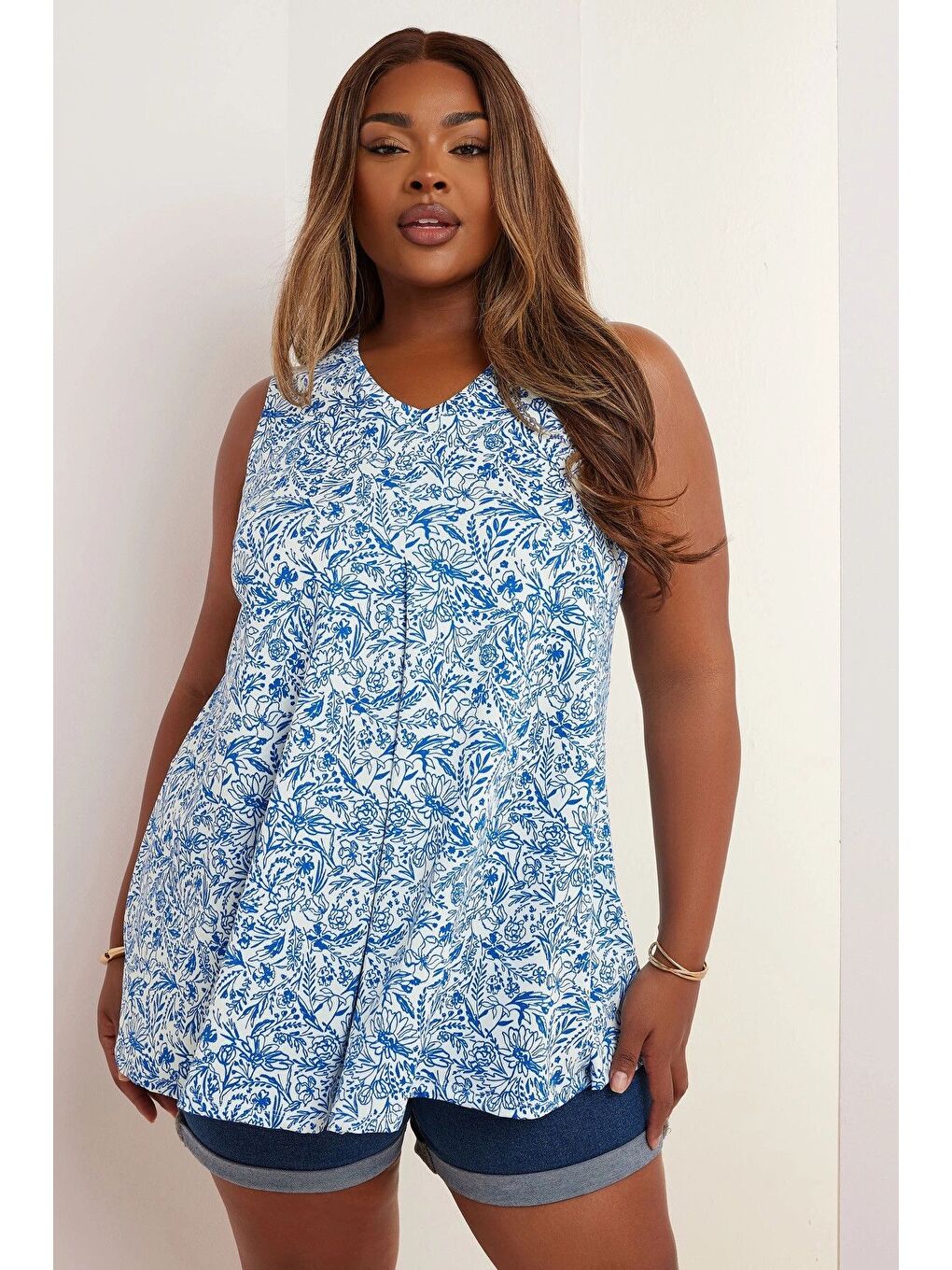 Yeşil Büyük Beden V Yaka Önü Pileli Kolsuz Çiçek Desenli T-shirt 322684