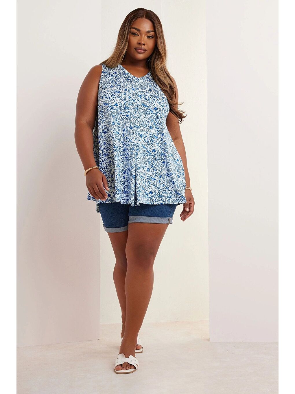 Yeşil Büyük Beden V Yaka Önü Pileli Kolsuz Çiçek Desenli T-shirt 322684-1