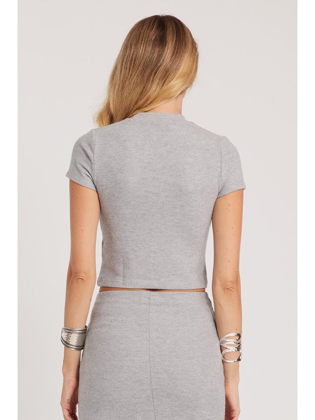 Kadın Slim Fit Dar Kesim Yarım Balıkçı Yaka Kısa Kollu Gri Bluz-6