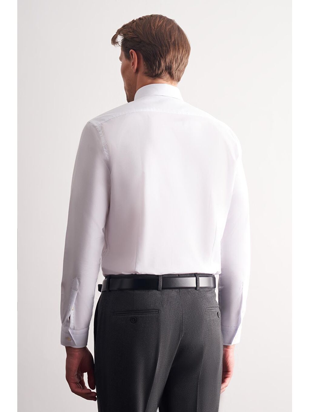 Beyaz Klasik Yaka Uzun Kol Cepsiz Slim Fit Basic Pamuklu Gömlek 1004255057-4