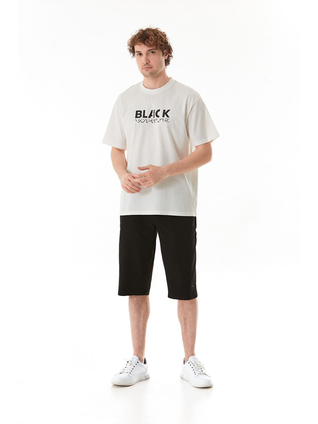 Ekru Black Kabartma Baskılı Tişört-1