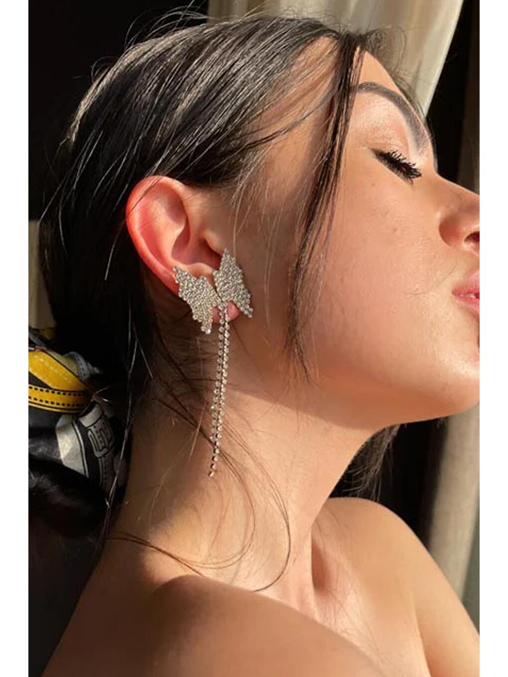 Gri Kelebek Figürlü Sırataş Sallantılı Abiye Küpe-5