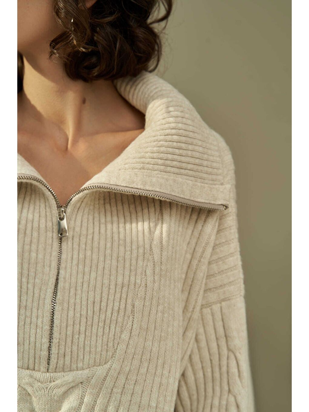 Rika Bej Saç Örgü Fermuarlı Triko Kazak-2
