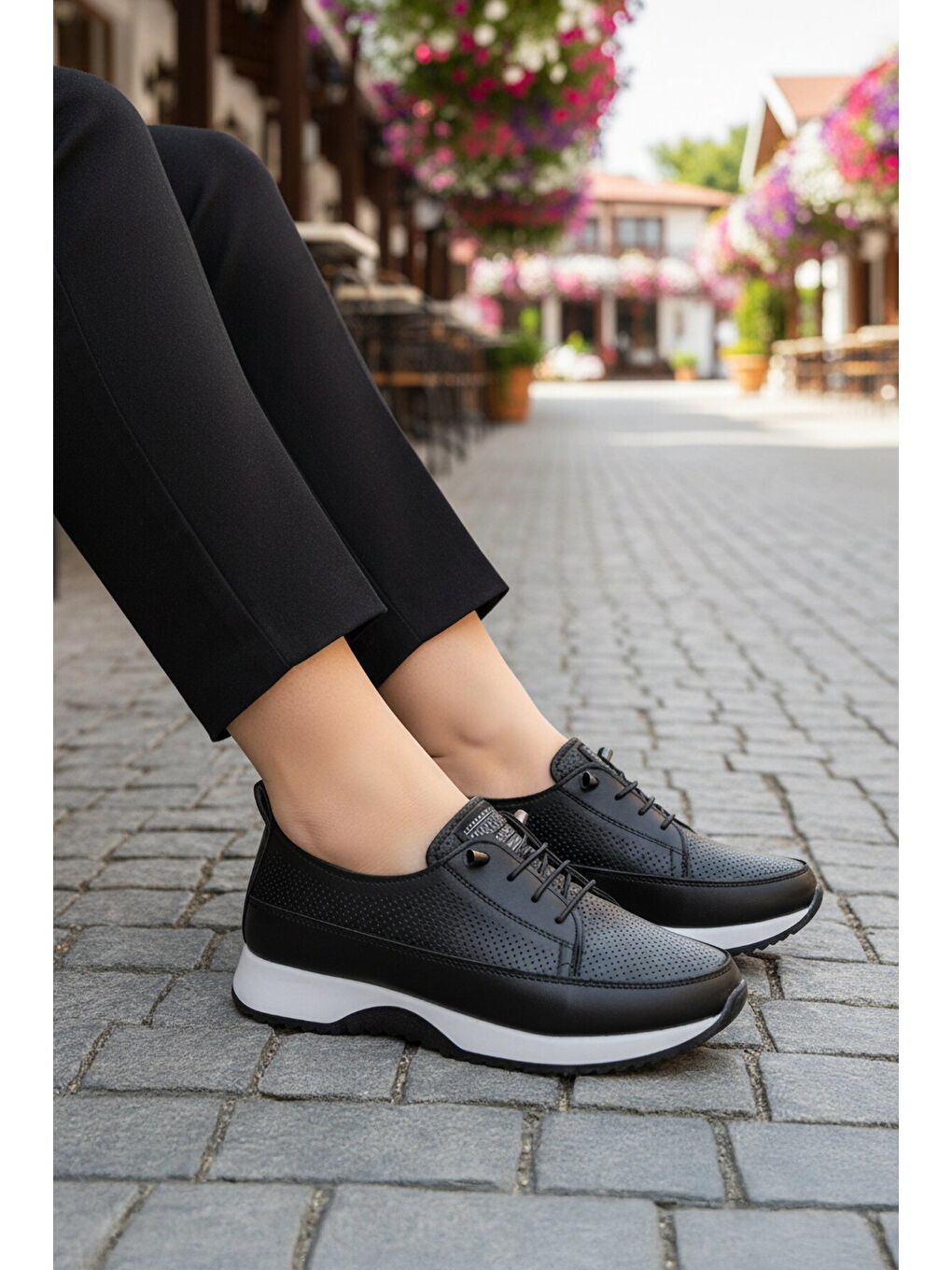 Siyah Lastik Bağcıklı Hafif Kadın Casual Ayakkabı 060 Z-2