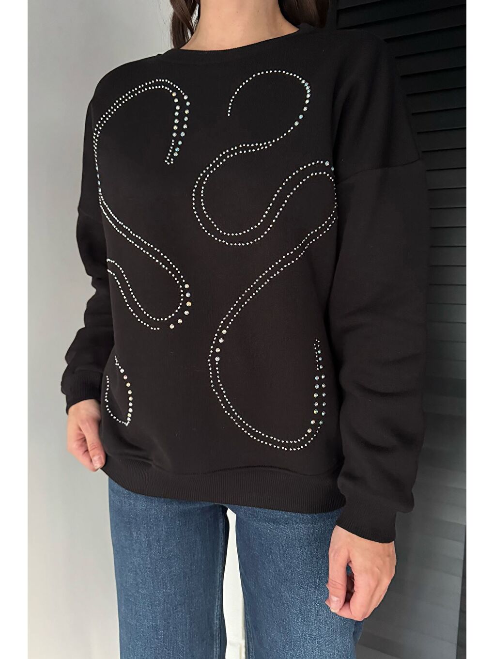 Siyah Kadın Taşlı Bisiklet Yaka Şardonlu Sweatshirt-1