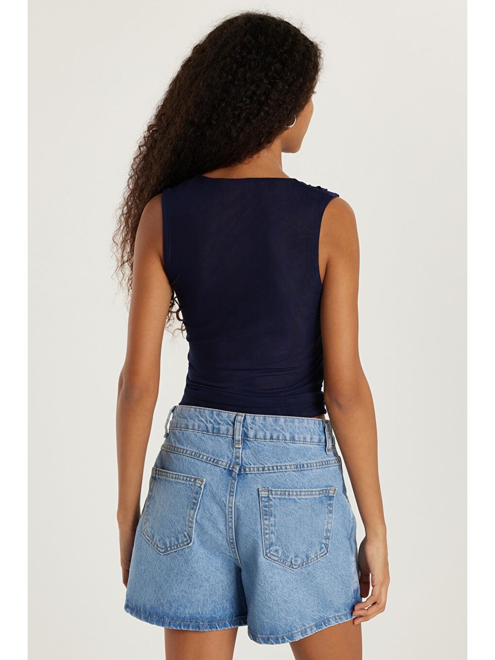 Kadın Slim Fit Sıfır Kol Düz Bisiklet Yaka Lacivert Bluz-4