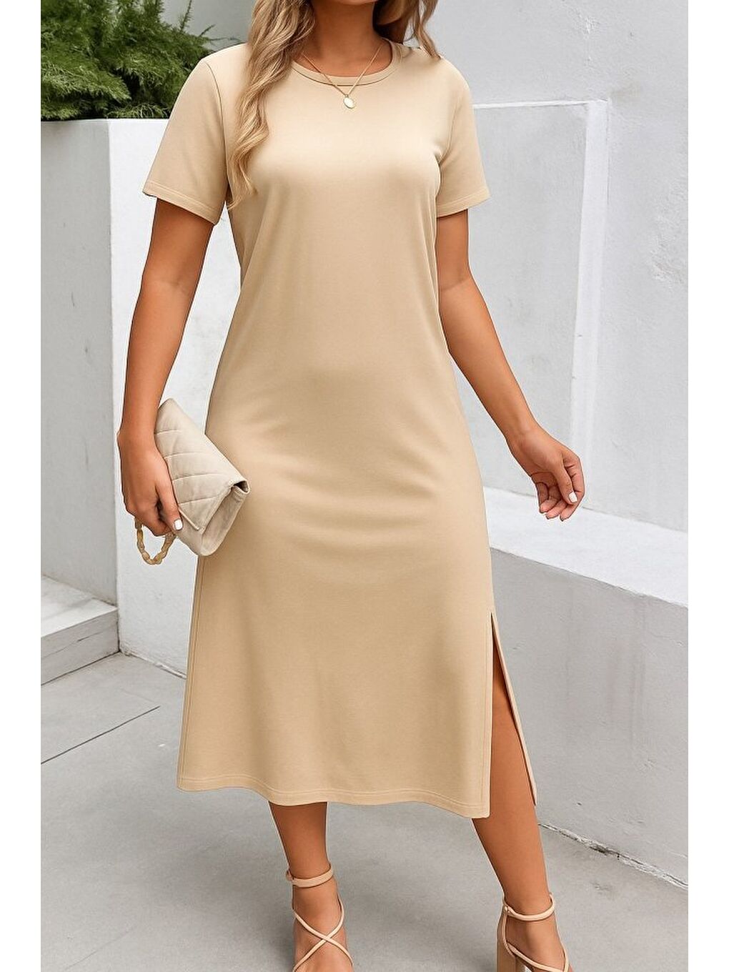 Bej Kadın Kısa Kollu Bisiklet Yaka Yandan Yırtmaçlı Viskon Elbise