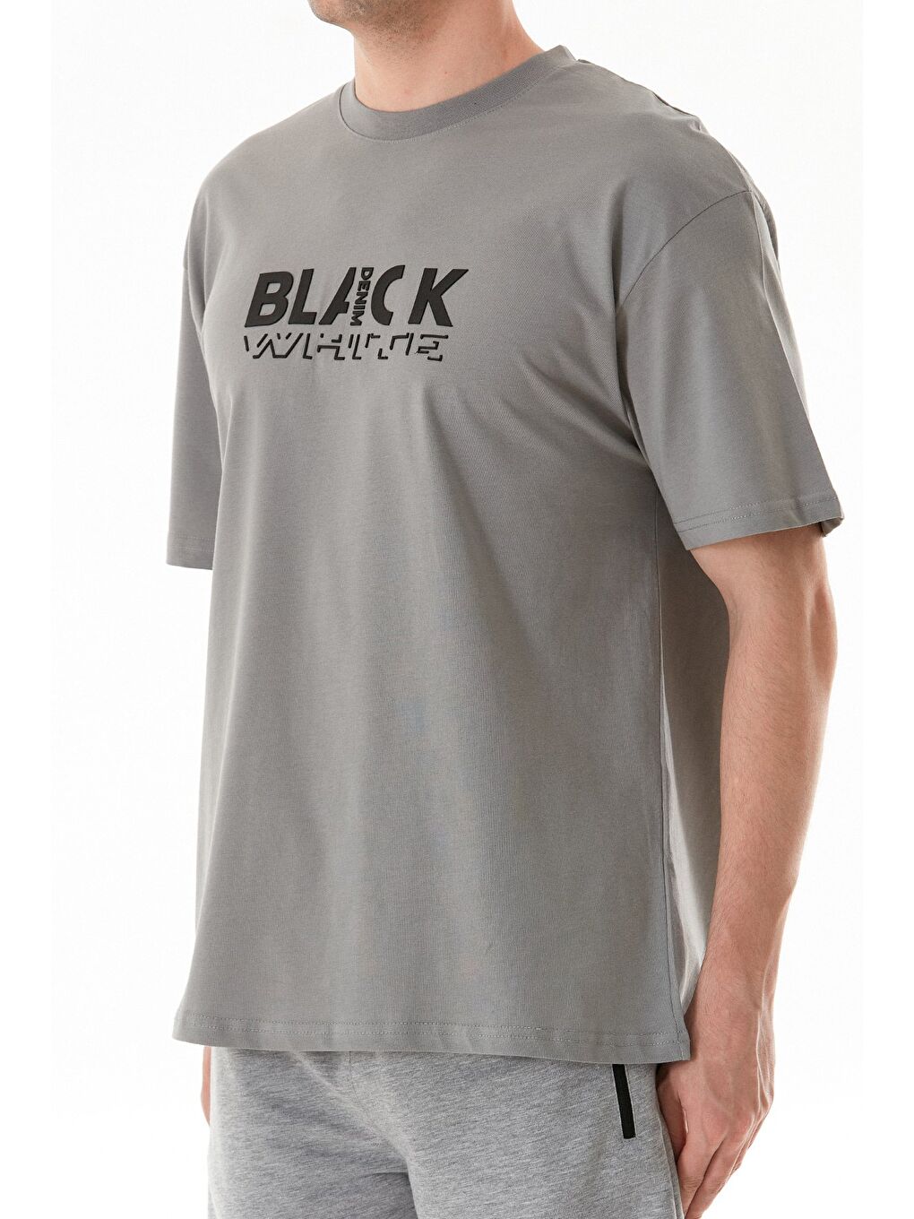 Gri Black Kabartma Baskılı Tişört-4