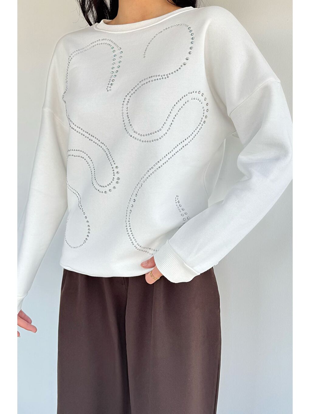 Ekru Kadın Taşlı Bisiklet Yaka Şardonlu Sweatshirt-2