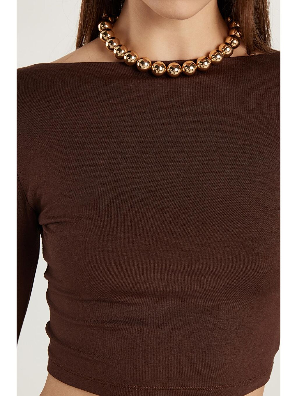 Kadın Slim Fit Dar Kesim Bisiklet Yaka Sırt Detaylı Kahverengi Bluz-1