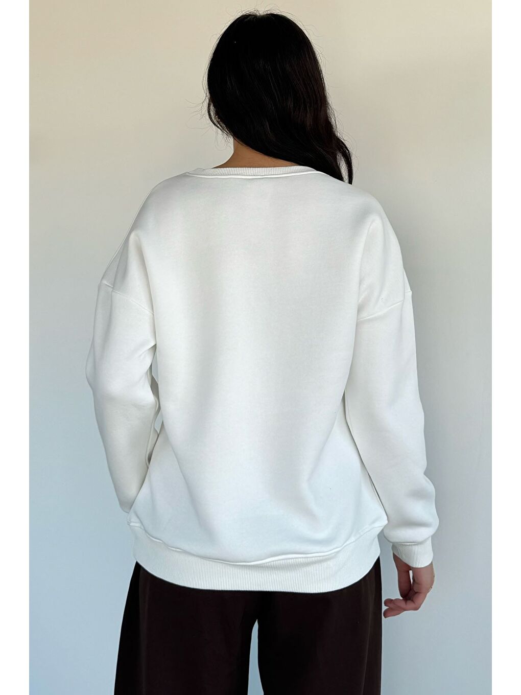 Ekru Kadın Taşlı Bisiklet Yaka Şardonlu Sweatshirt-3