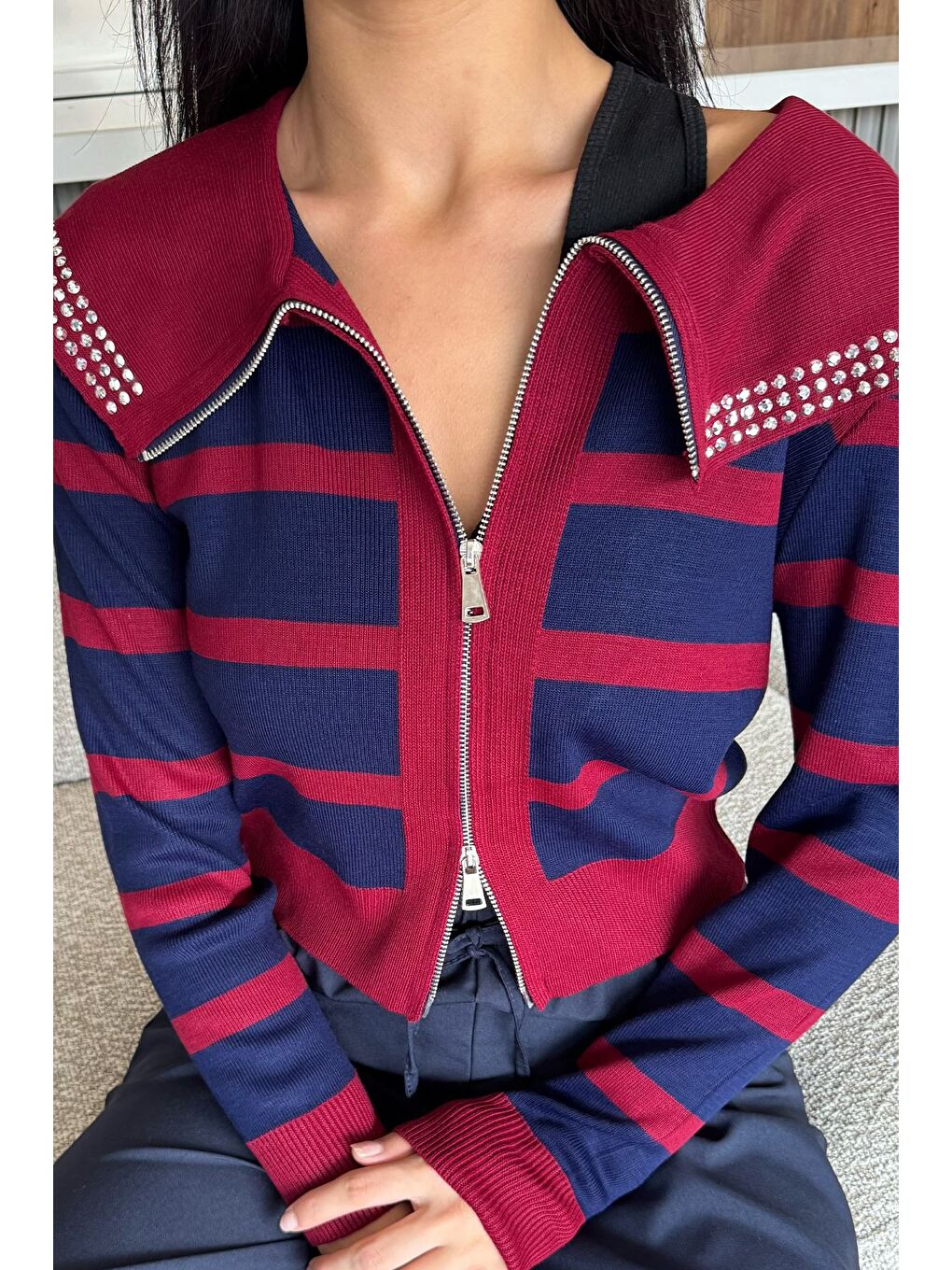 Bordo Yaka Detaylı Çizgili Triko Hırka-1