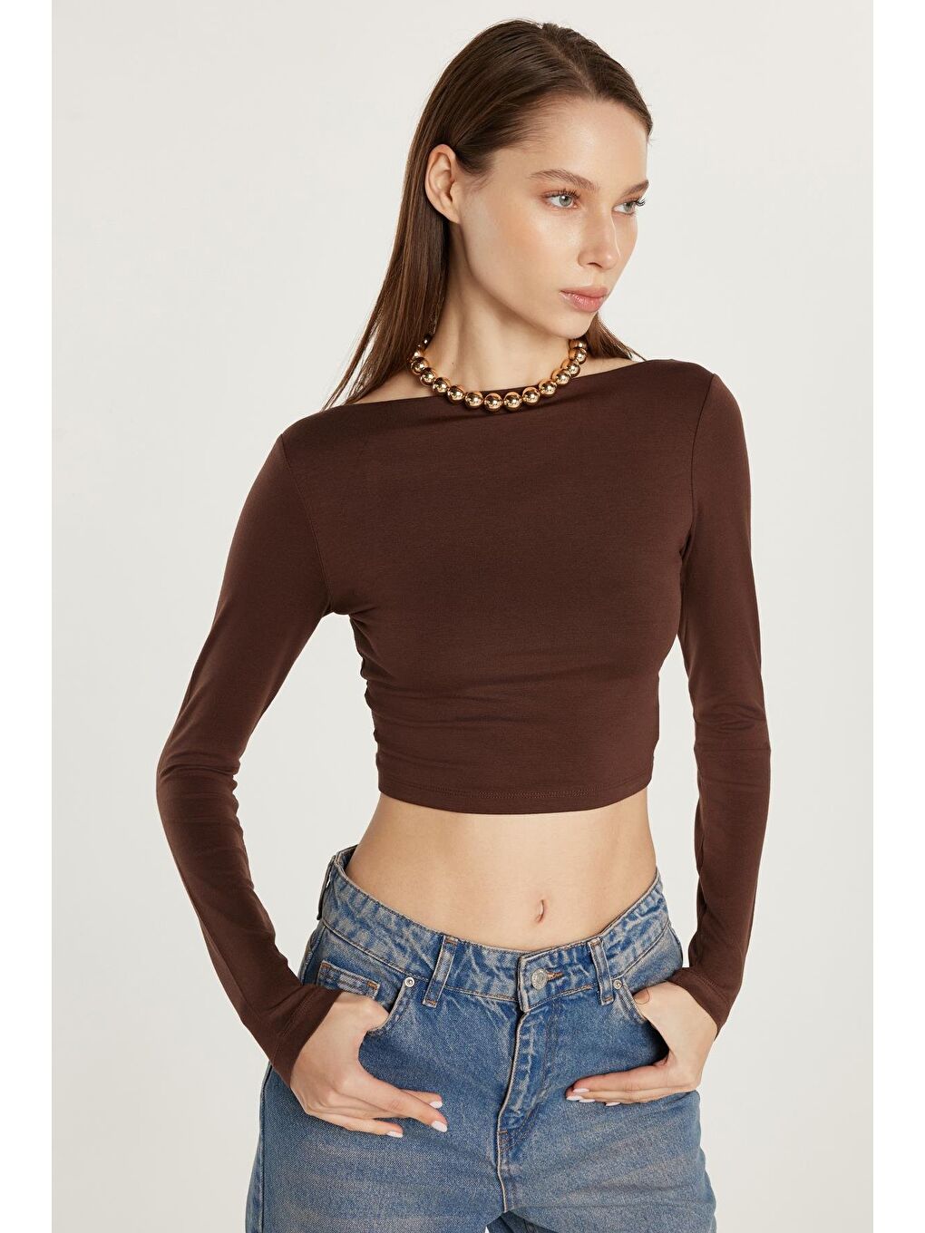Kadın Slim Fit Dar Kesim Bisiklet Yaka Sırt Detaylı Kahverengi Bluz-2