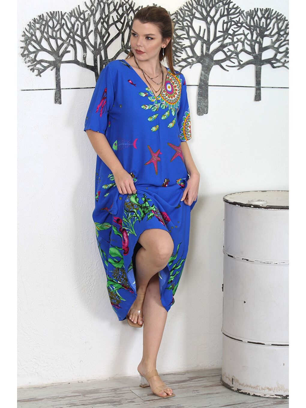 Mavi V Yaka Kısa Kol Çift Cepli Allover Baskılı Casual Dokuma Elbise-1