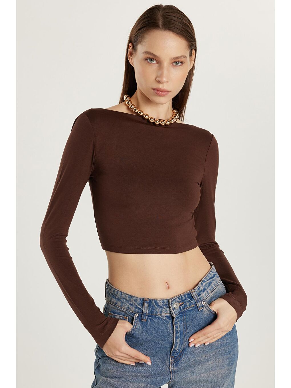Kadın Slim Fit Dar Kesim Bisiklet Yaka Sırt Detaylı Kahverengi Bluz-3
