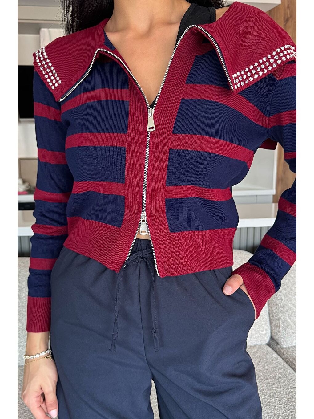 Bordo Yaka Detaylı Çizgili Triko Hırka-2