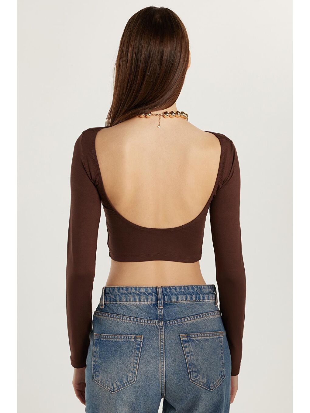 Kadın Slim Fit Dar Kesim Bisiklet Yaka Sırt Detaylı Kahverengi Bluz-4