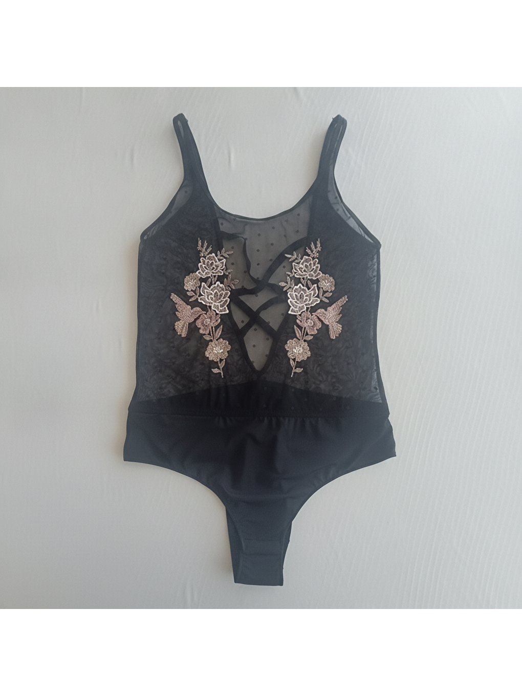 Kadın Giyim Askılı Elastanlı Tül Kumaş Nakış İşlemeli Arkası Çapraz Çıtçıklı Siyah Renk Body Bb2662-1