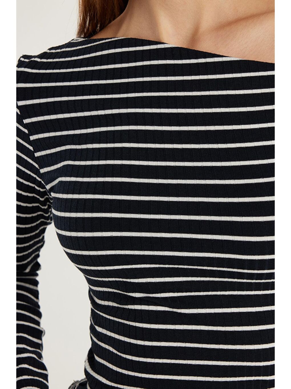 Karışık Kadın Standart Fit Çizgili Asimetrik Yaka Bluz-2