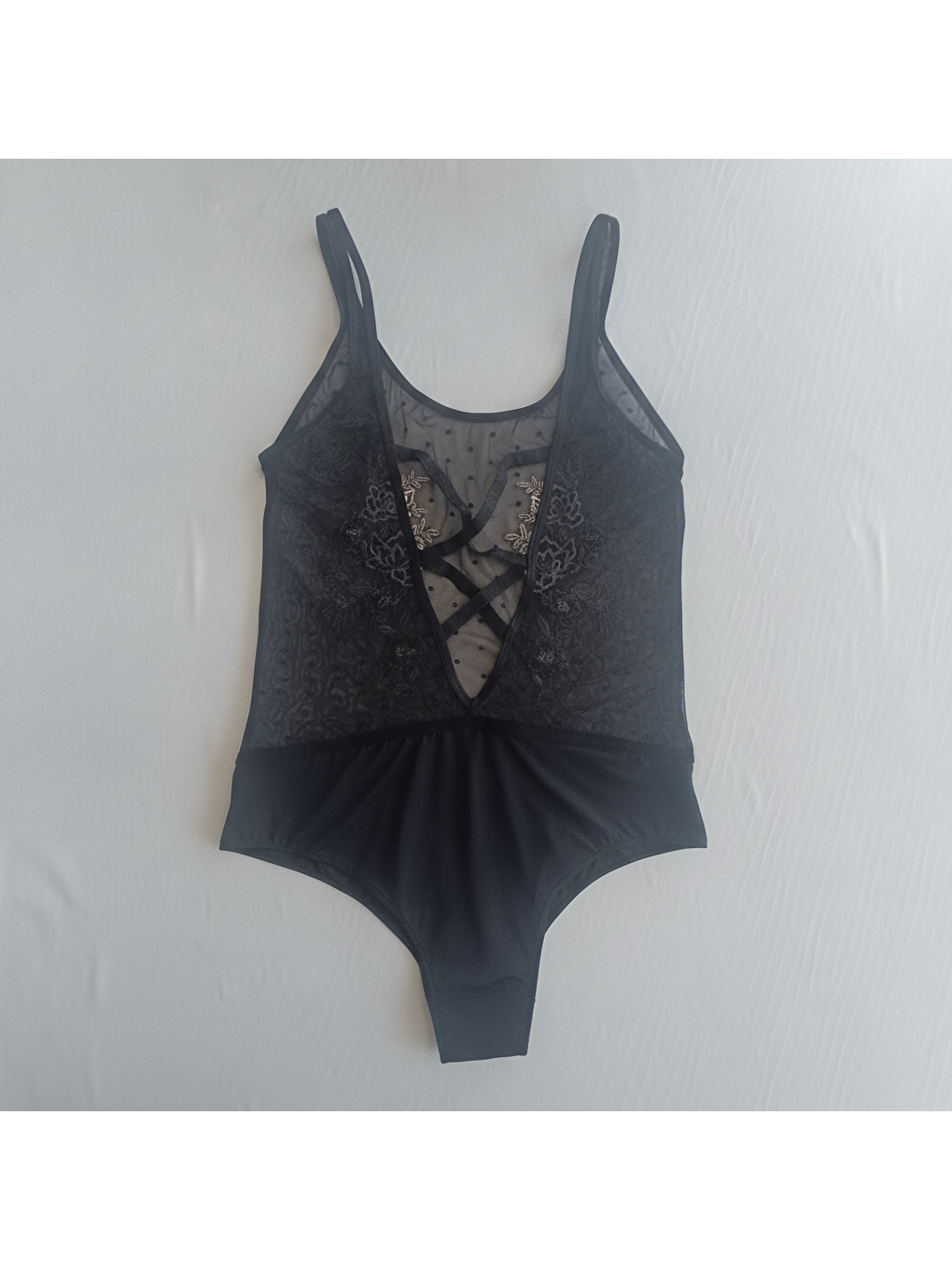 Kadın Giyim Askılı Elastanlı Tül Kumaş Nakış İşlemeli Arkası Çapraz Çıtçıklı Siyah Renk Body Bb2662-2