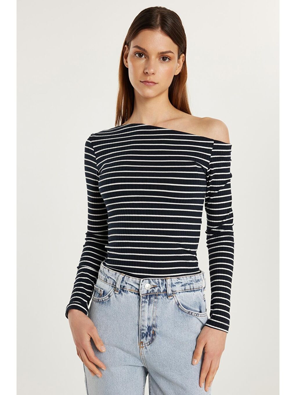 Karışık Kadın Standart Fit Çizgili Asimetrik Yaka Bluz-3