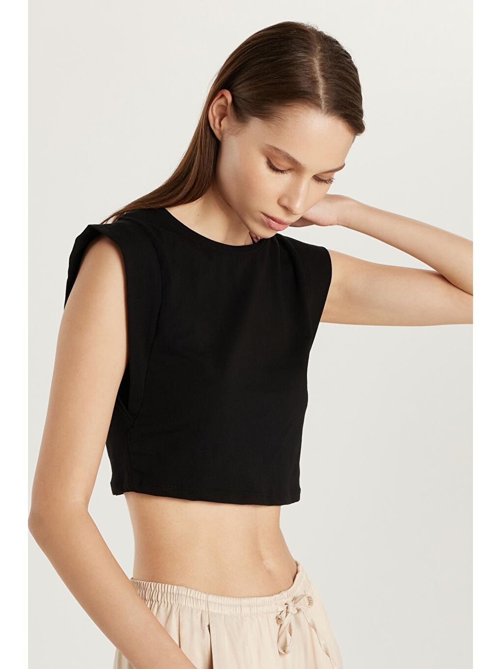 Kadın Slim Fit Dar Kesim Sıfır Kollu Bisiklet Yaka Siyah Bluz-1