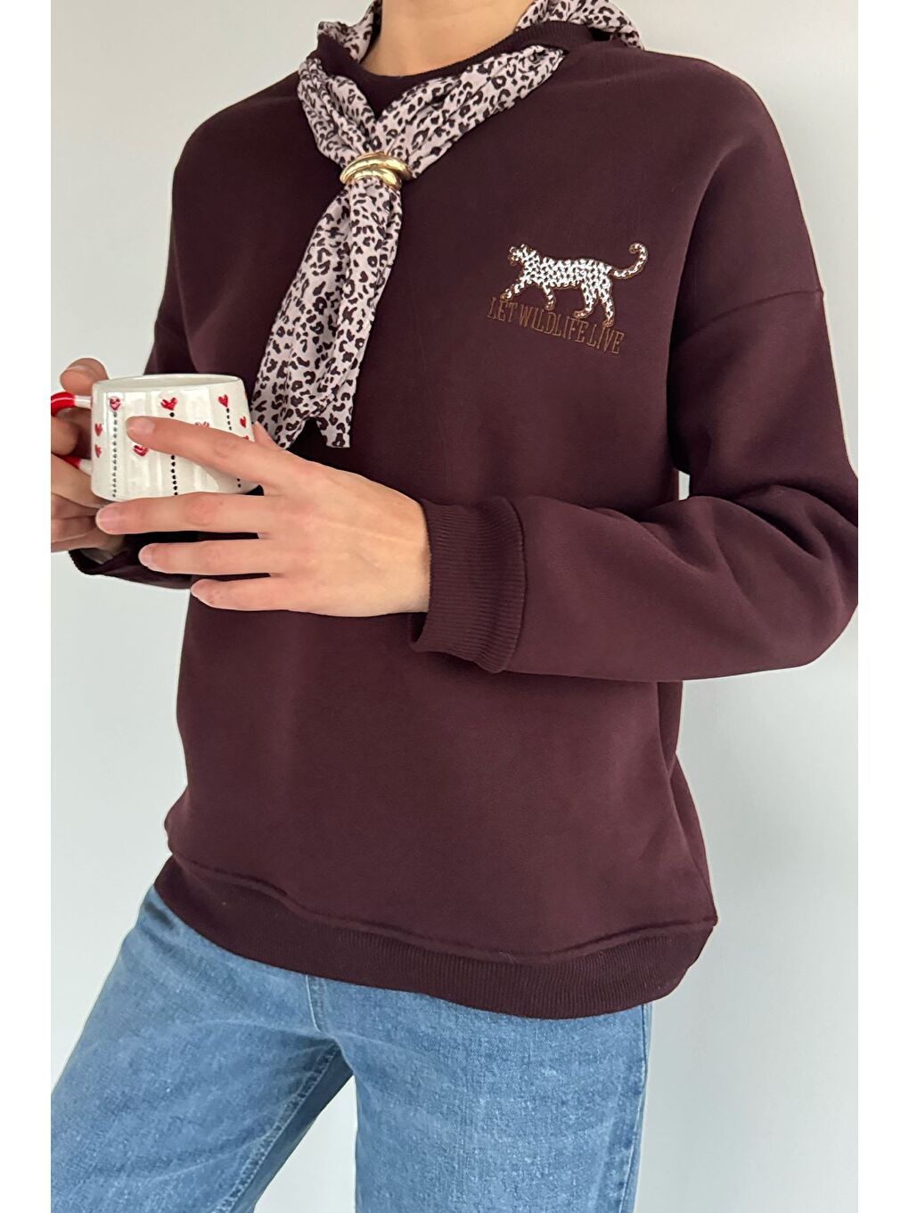 Bordo Kadın Bisiklet Yaka Fular Aksesuarlı Nakışlı Şardonlu Sweatshirt-2