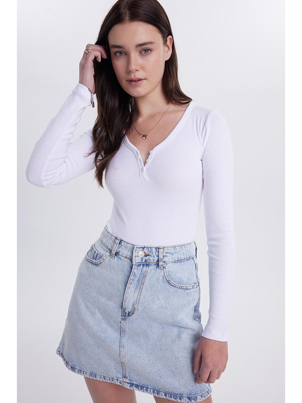 Kadın Slim Fit Dar Kesim Pamuklu V Yaka Beyaz  Bluz-4