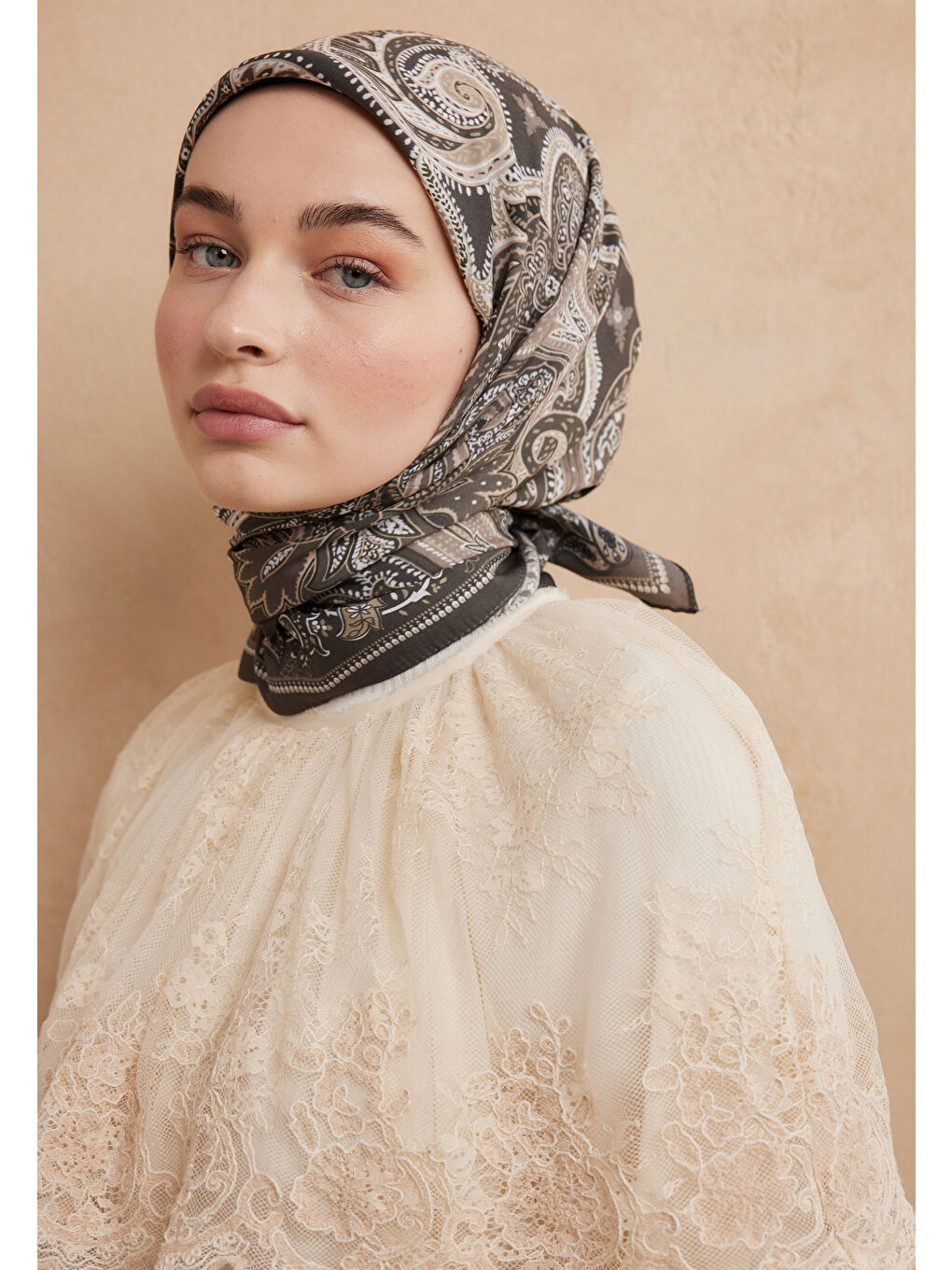 Dark Vıntage Desen Pamuk İpek Eşarp Koyu Haki-1