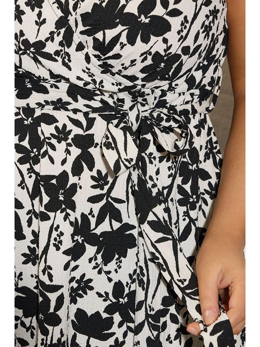 Ekru Büyük Beden V Yaka Sıfır Kol Önü Kuşaklı Desenli Bluz 322682-3