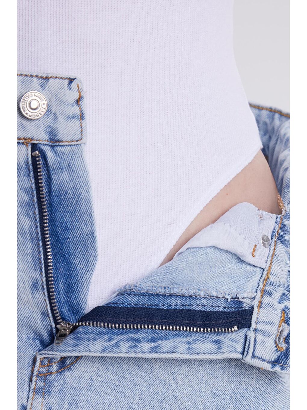 Kadın Slim Fit Dar Kesim Pamuklu V Yaka Beyaz  Bluz-6