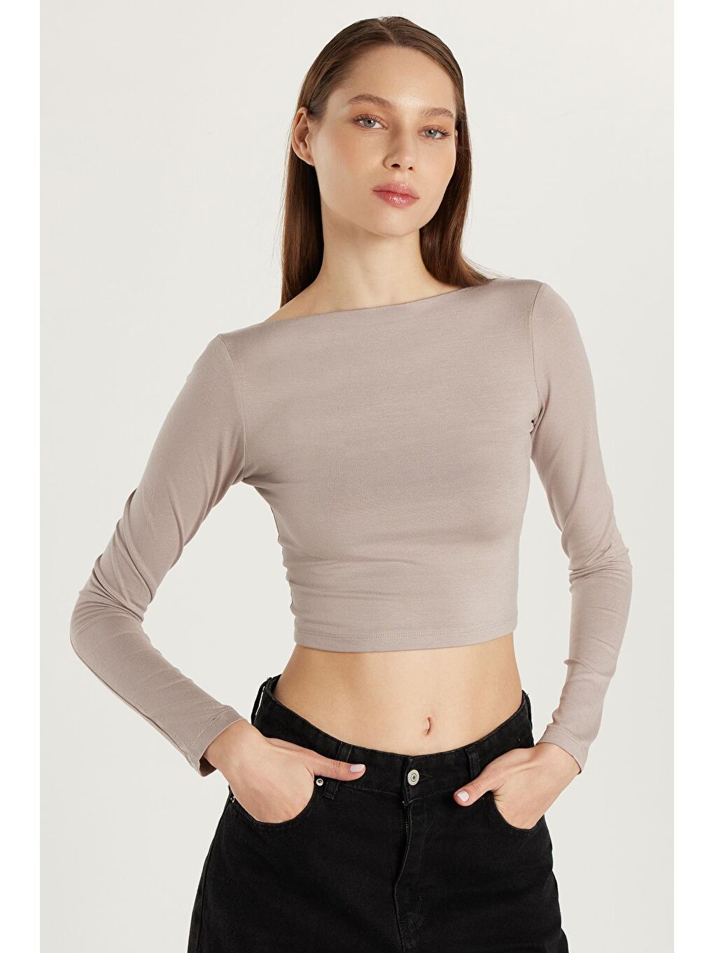 Bej Kadın Slim Fit Dar Kesim Bisiklet Yaka Sırt Detaylı Vizon Bluz