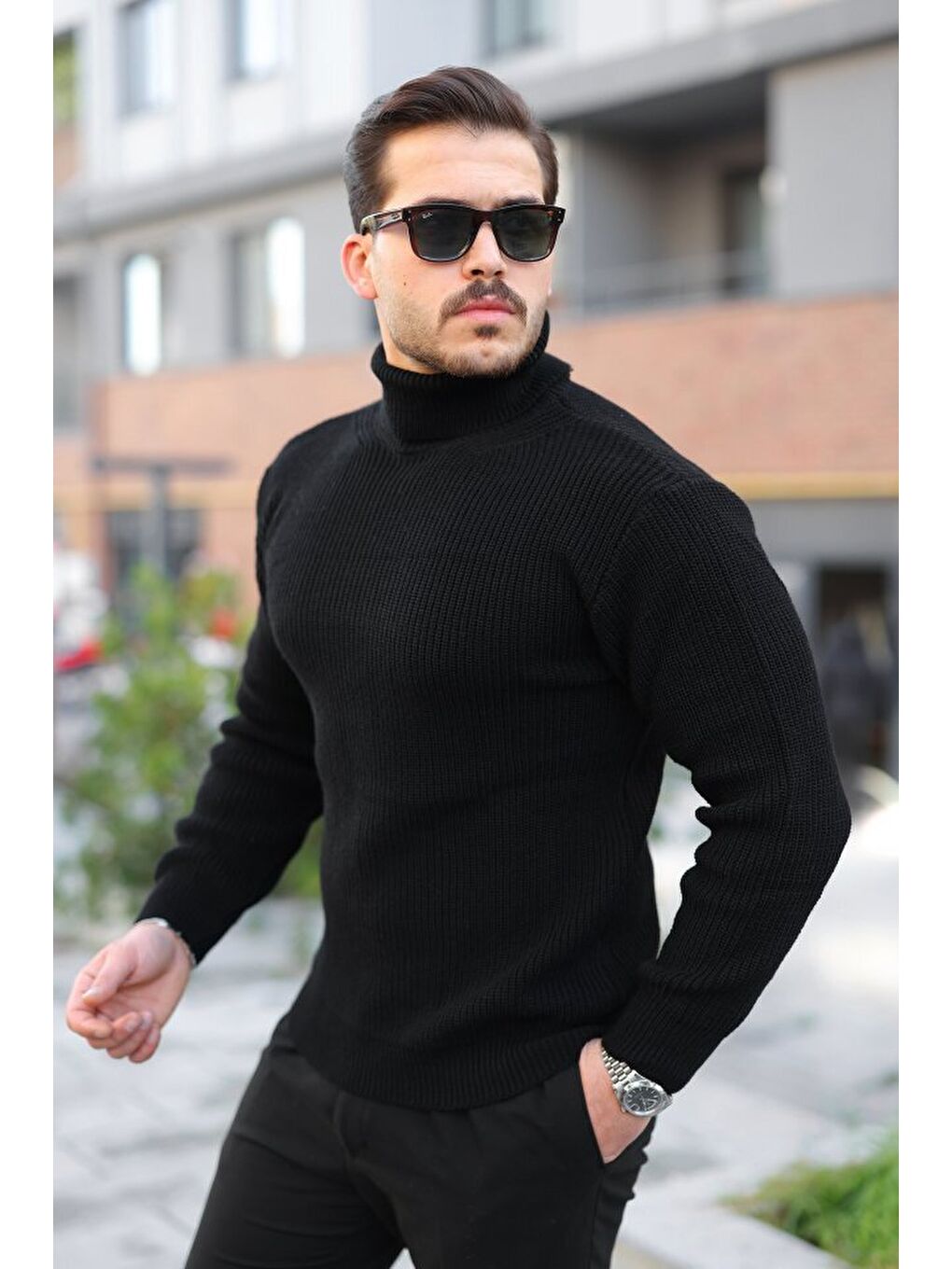 Siyah Erkek Boğazlı Örme Kazak-1