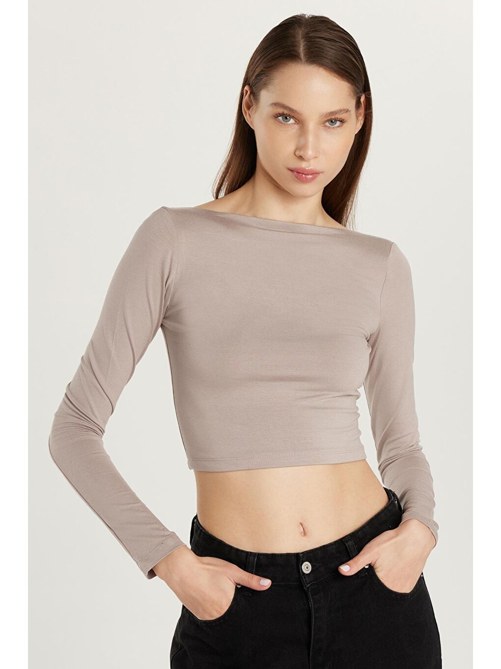 Bej Kadın Slim Fit Dar Kesim Bisiklet Yaka Sırt Detaylı Vizon Bluz-2