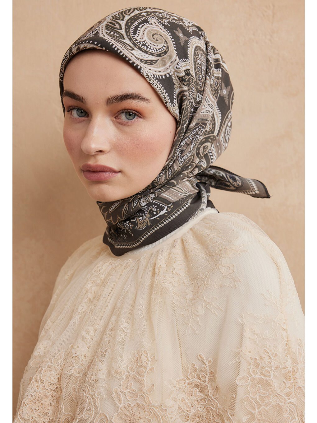 Dark Vıntage Desen Pamuk İpek Eşarp Koyu Haki-2