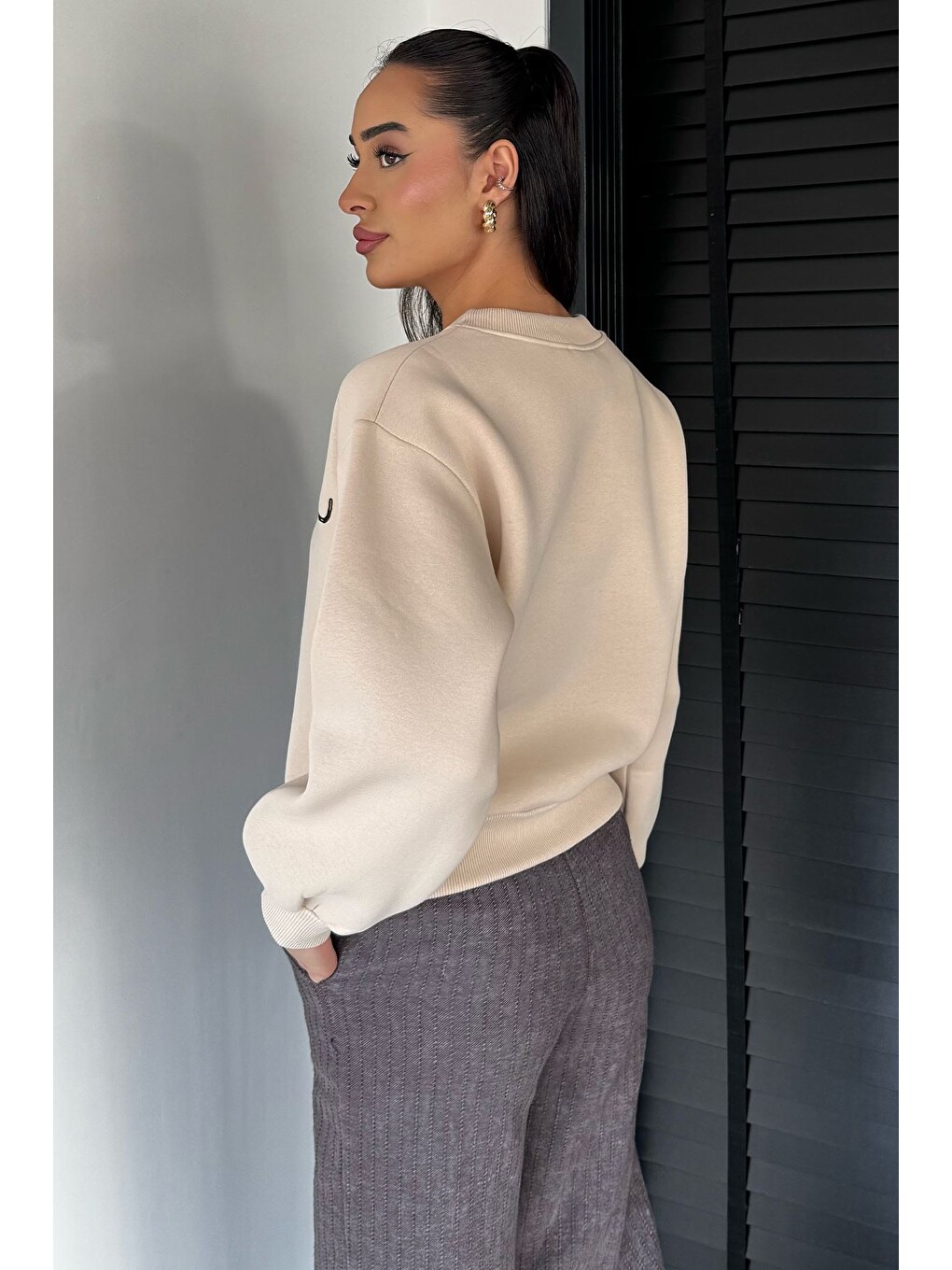 Bej Fularlı Şardonlu Sweatshirt-3