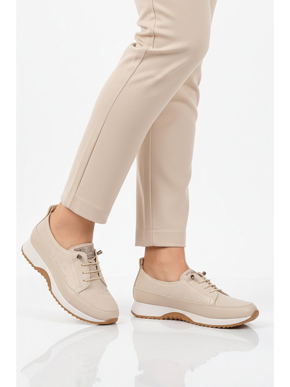 Bej Lastik Bağcıklı Hafif Kadın Casual Ayakkabı 060 Z