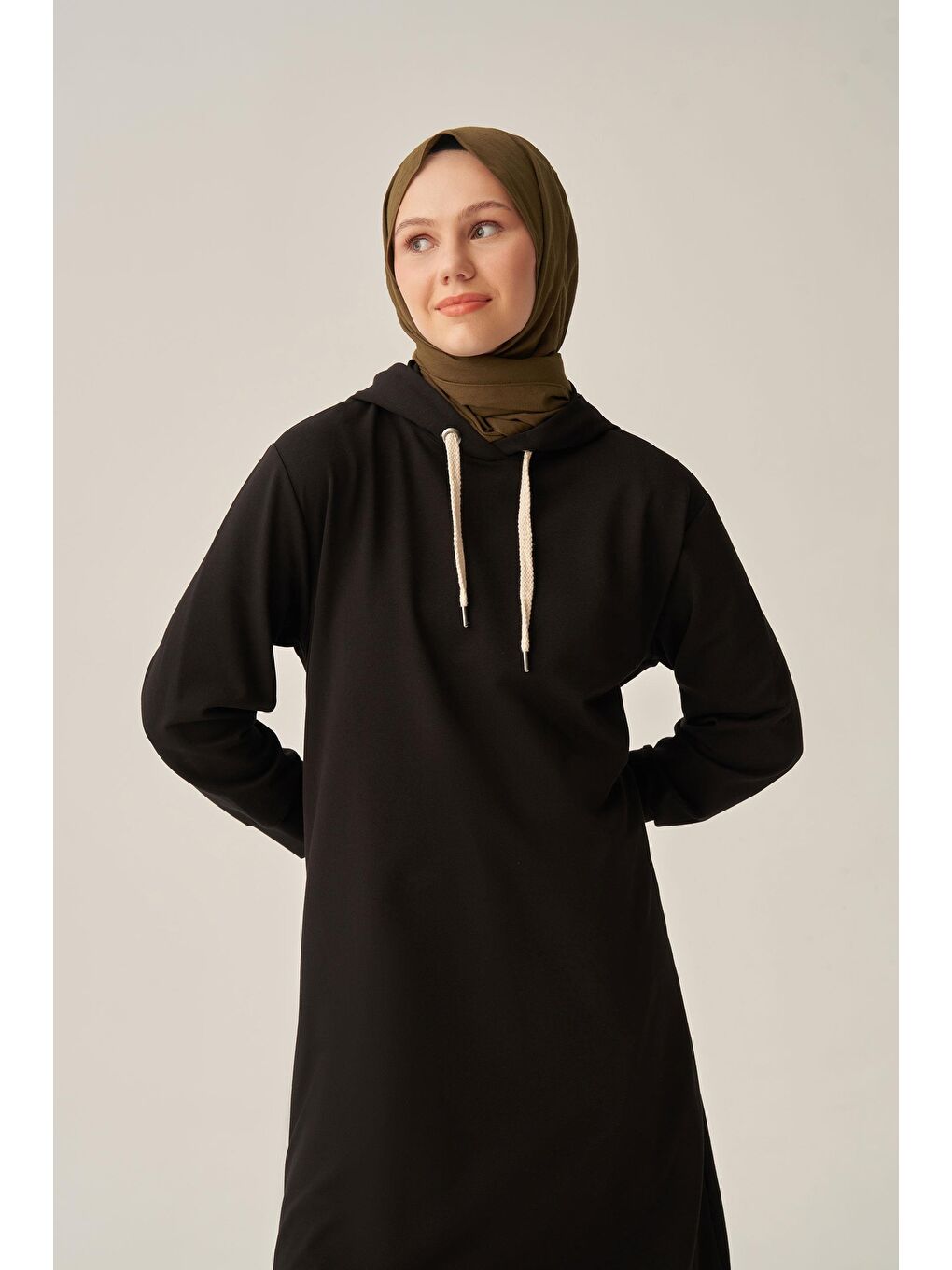 Siyah-Kuşgözlü Kapüşonlu Cepli Sweat Tunik-3