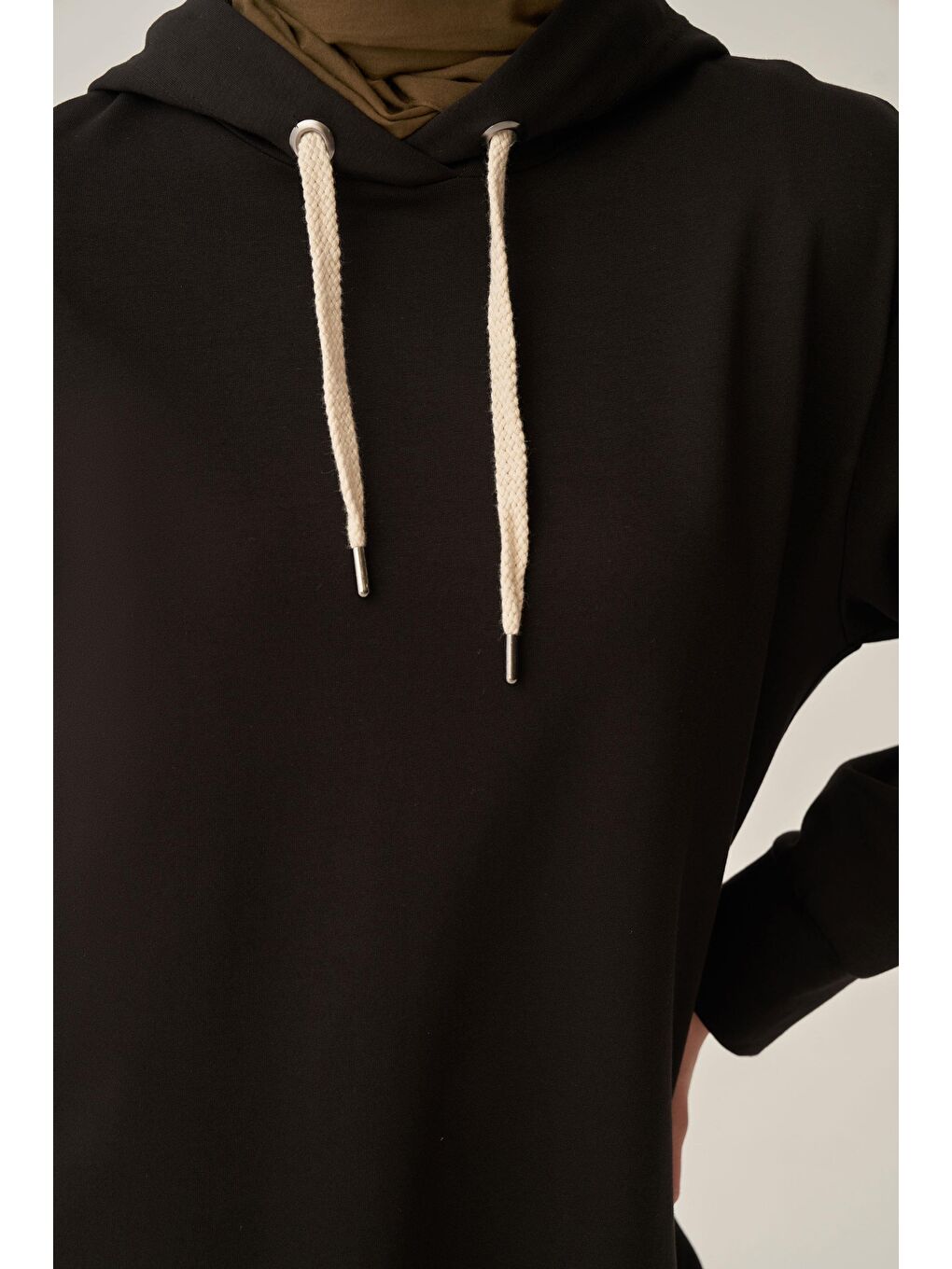 Siyah-Kuşgözlü Kapüşonlu Cepli Sweat Tunik-4