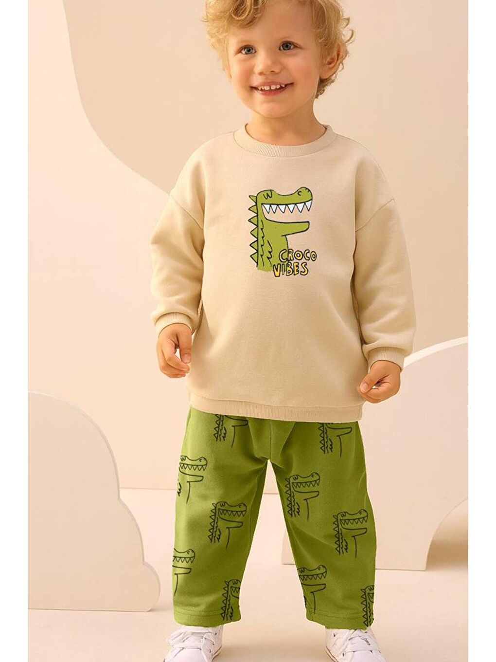 Bej Erkek Çocuk Timsah Baskılı 3 İplik Pamuklu Kumaş Alt Üst Takım