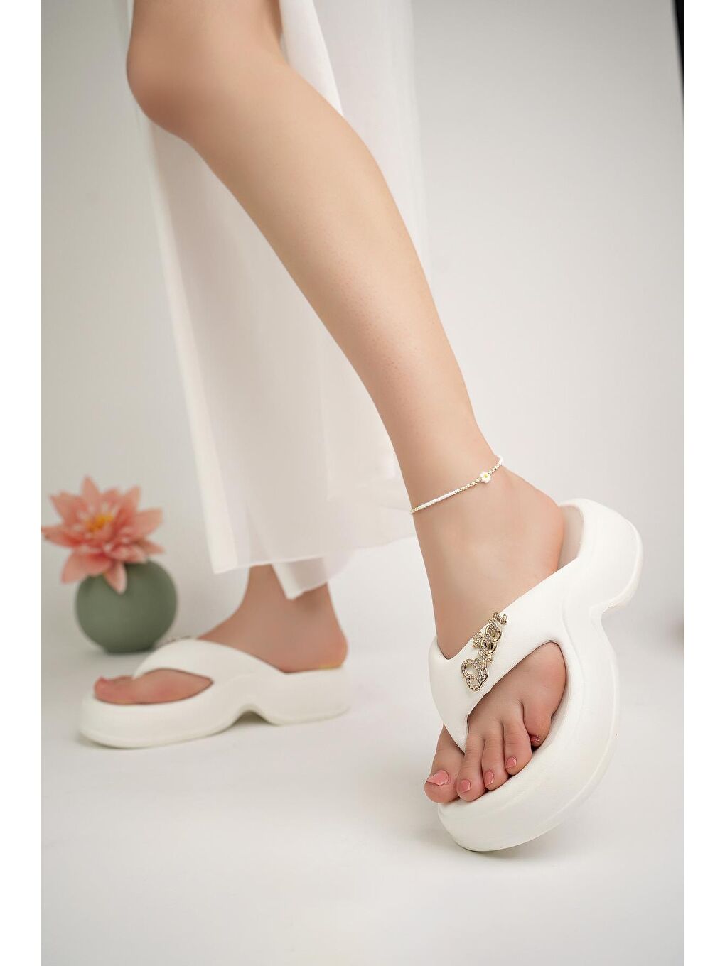 Beyaz QUENN Parmak Arası Kadın Terlik Plaj Deniz Havuz Terliği Dolgu Topuk Yüksek Taban-1