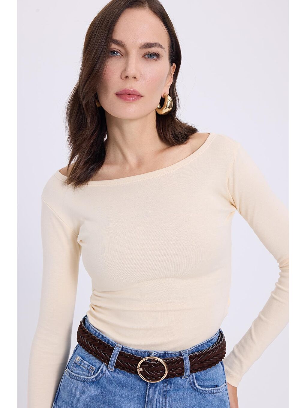 Kadın Slim Fit Dar Kesim Pamuklu Modal Kumaş Uzun Kollu Kayık Yaka Bej Bluz