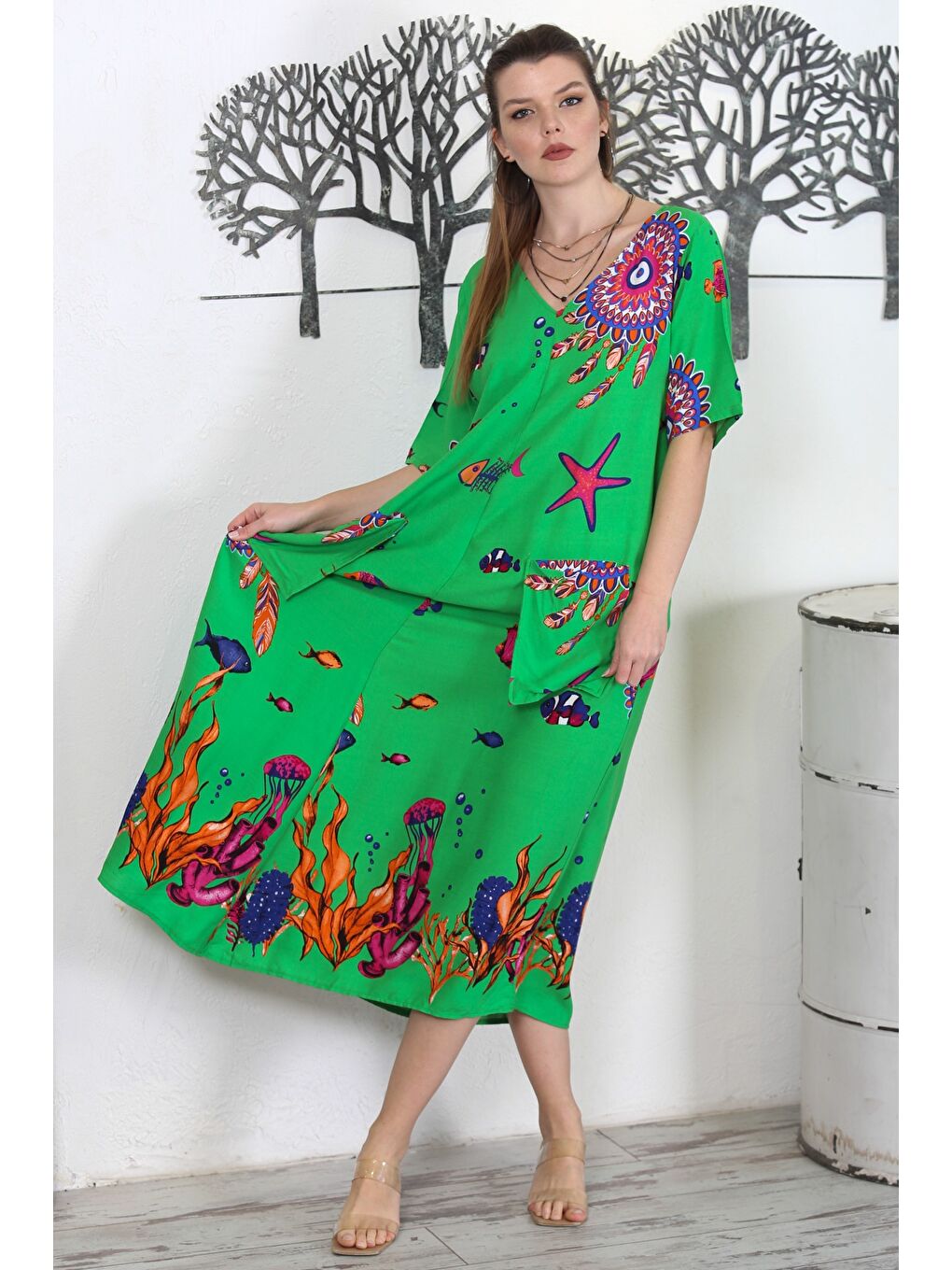 Yeşil V Yaka Kısa Kol Çift Cepli Allover Baskılı Casual Dokuma Elbise