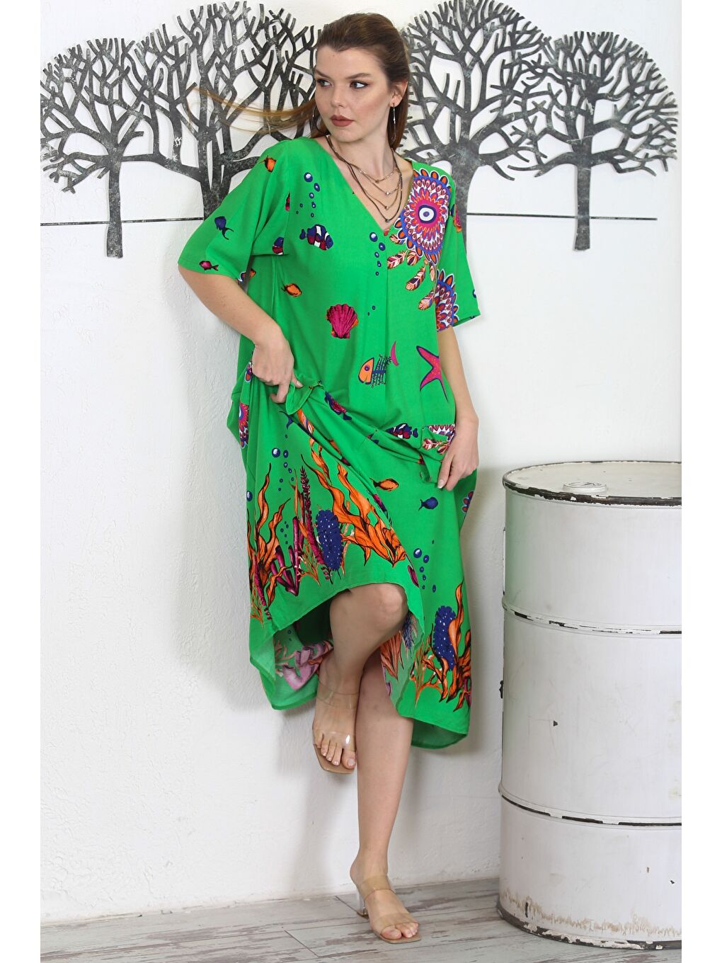 Yeşil V Yaka Kısa Kol Çift Cepli Allover Baskılı Casual Dokuma Elbise-1