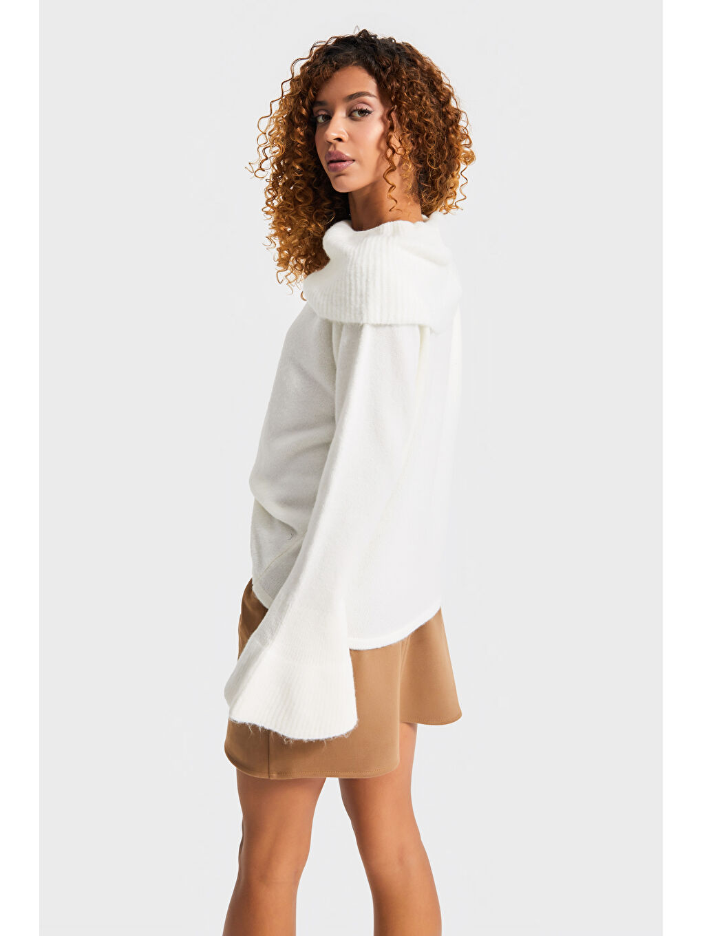 Kadın Kırık Beyaz Renk W5-101 Balıkçı Yaka Oversize Yumuşak Örgü Kazak-2