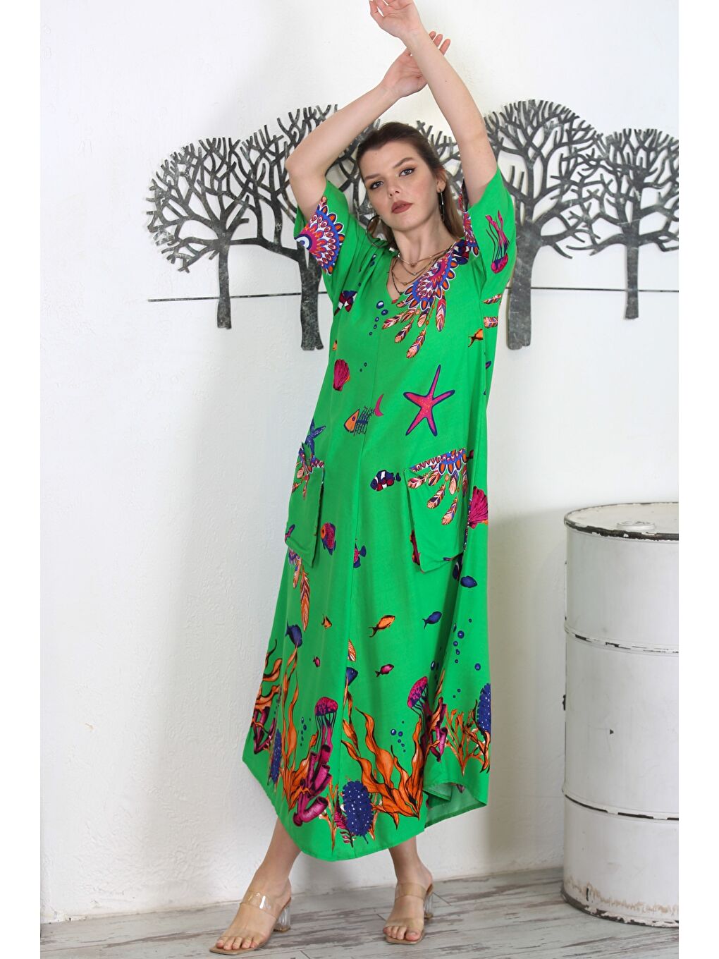 Yeşil V Yaka Kısa Kol Çift Cepli Allover Baskılı Casual Dokuma Elbise-3