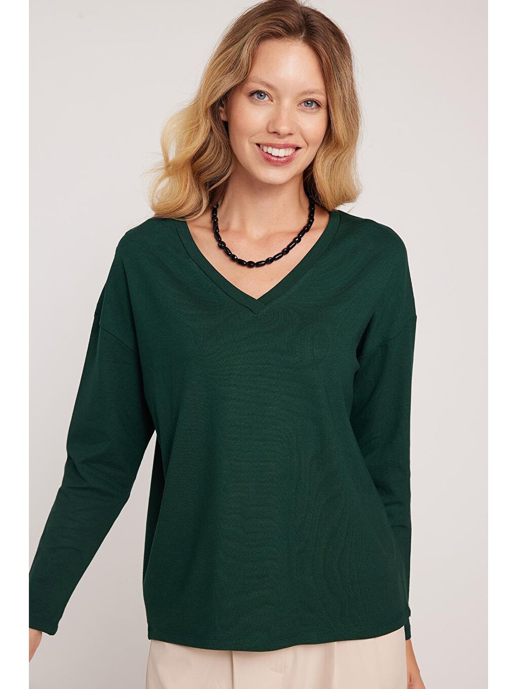 Kadın Slim Fit Dar Kesim Viskonlu Kumaş V Yaka Yeşil Bluz-1