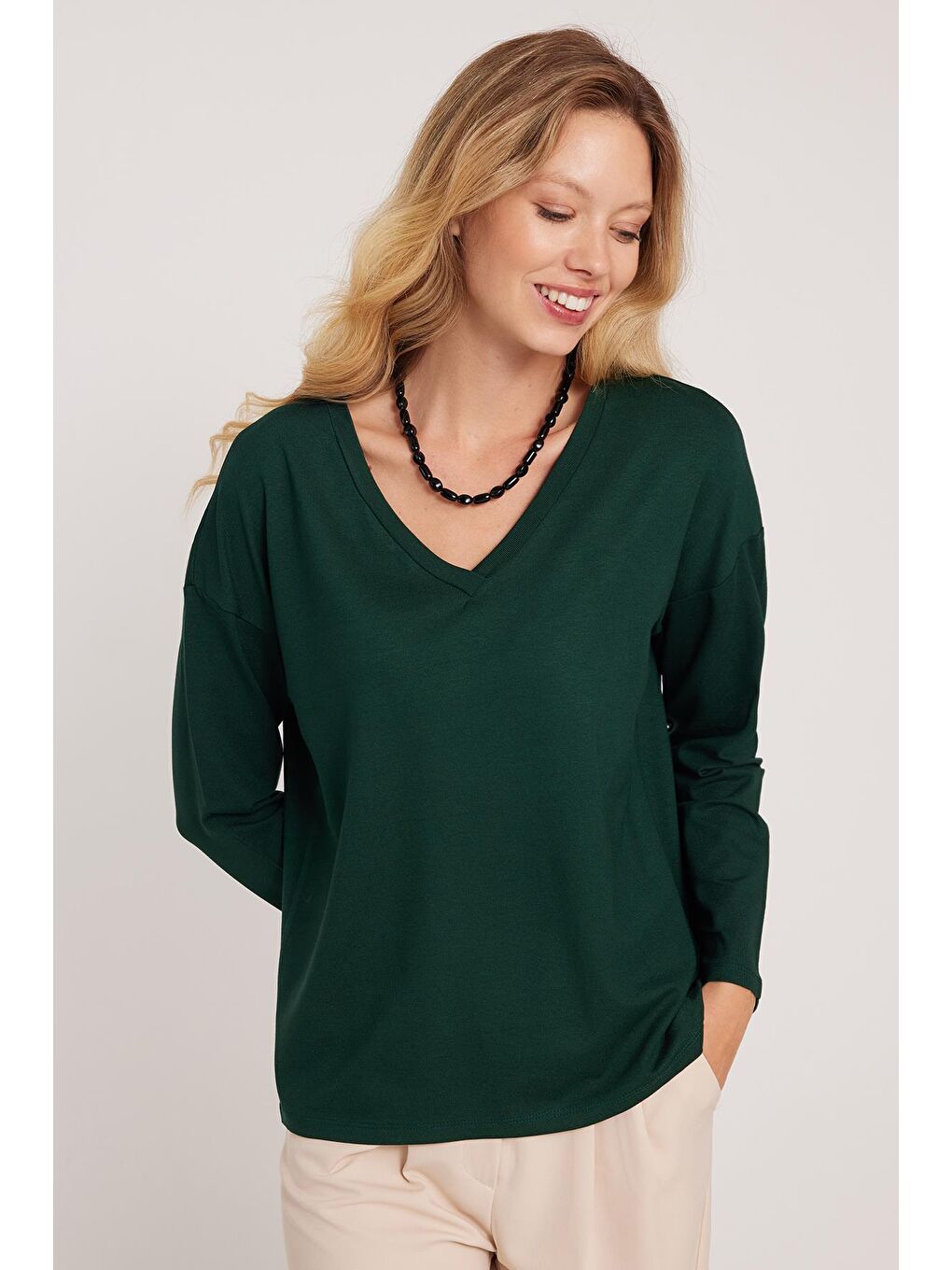 Kadın Slim Fit Dar Kesim Viskonlu Kumaş V Yaka Yeşil Bluz-3