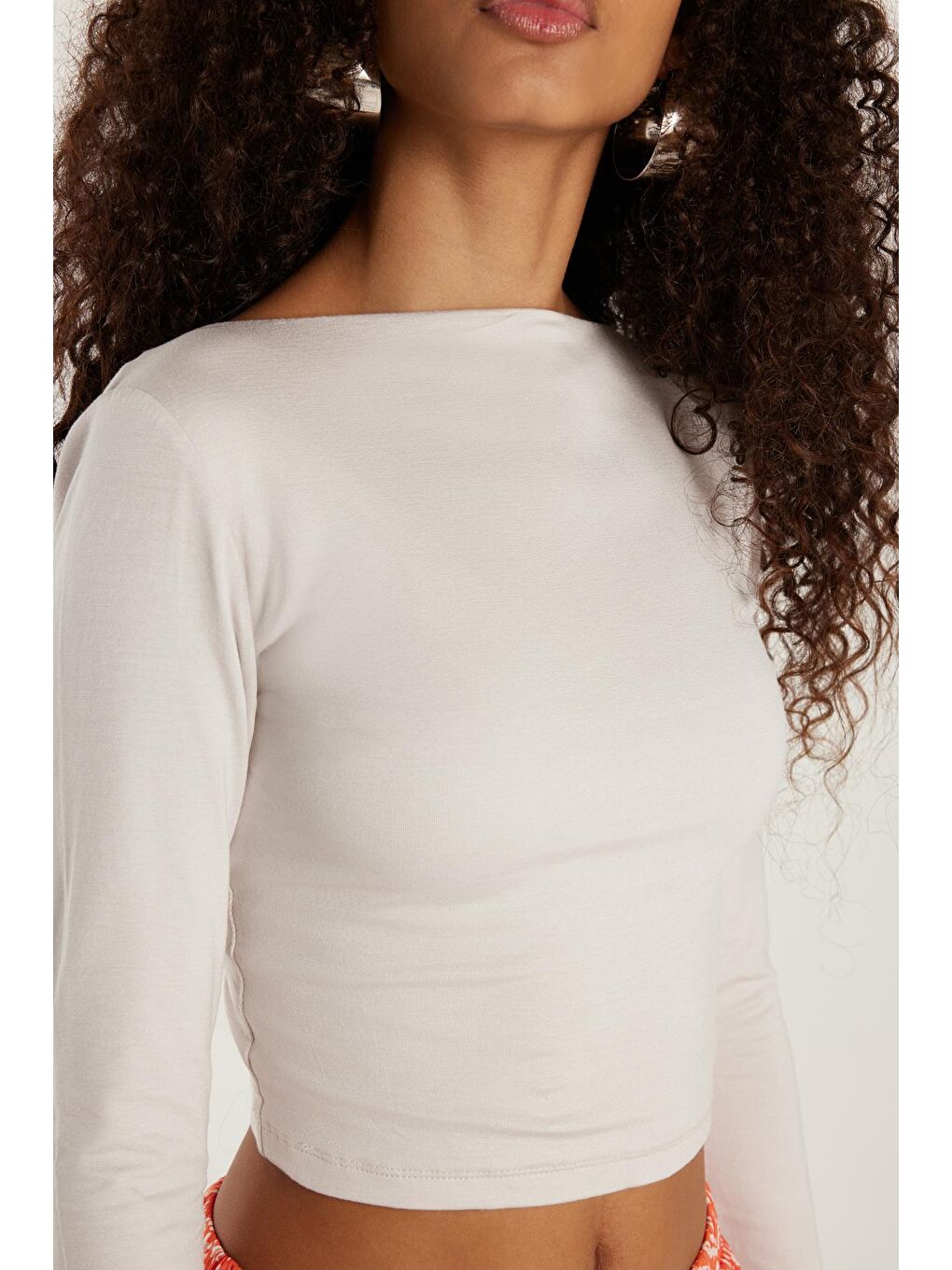 Bej Kadın Slim Fit Dar Kesim Bisiklet Yaka Sırt Detaylı Taş Rengi Bluz-1